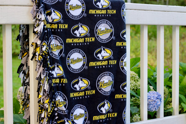 Michigan Tech Fleece Tied Throw Blanket Kit